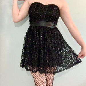 Super Cute Black Strapless Mini Dress